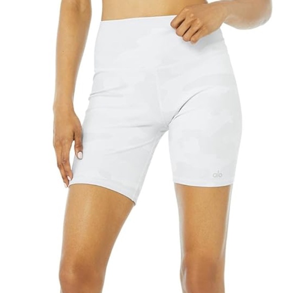 Alo High Waist Vapor Bike Short in White/Gray - S - Picture 1 of 1